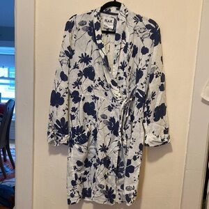 Flax Navy and White Floral Robe